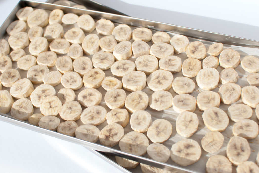 sliced bananas on a tray